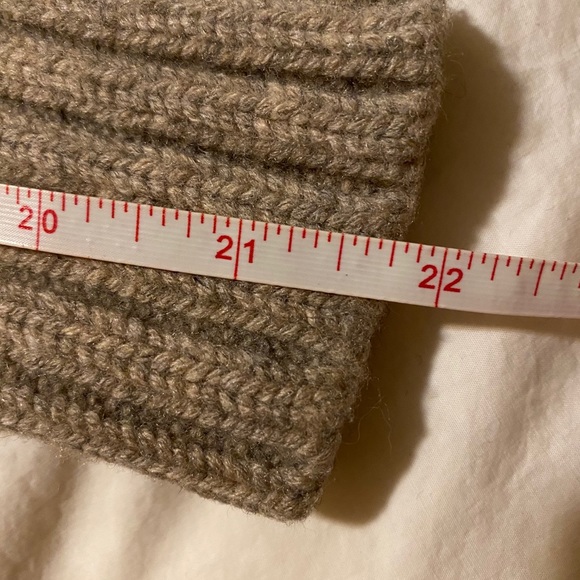 Aritizia Sweater - Picture 9 of 10